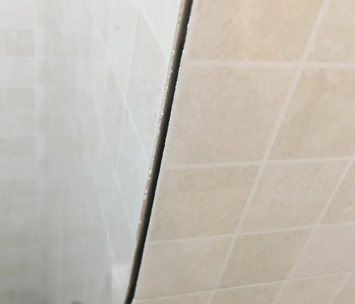 蓬安瓷砖空鼓维修公司分享阳台瓷砖脱落的修复过程可以分为以下几个步骤