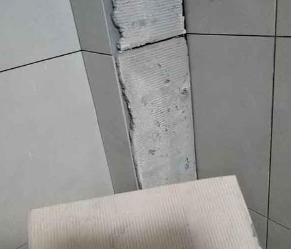 蓬安瓷砖空鼓维修公司分享下厨房瓷砖脱落的补救措施。